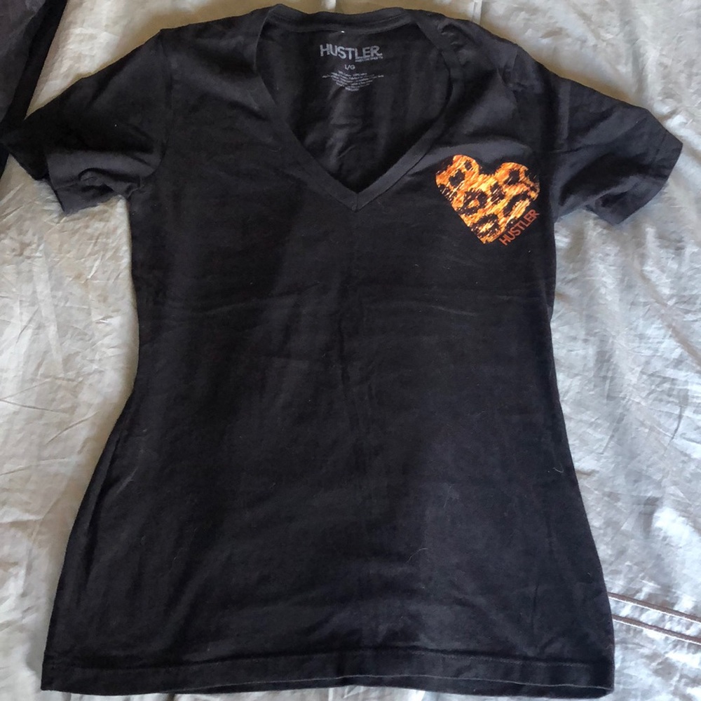 HUSTLER - black n neck tee. Leopard.